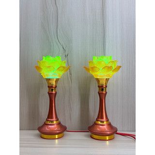 Một cặp đèn thờ hoa sen vàng đổi màu nhiều kích thước