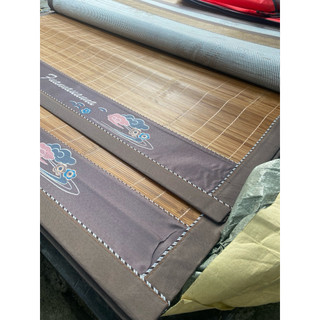 Chiếu trúc tăm vân gỗ đế lụa loại đẹp