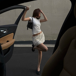 Áo thun mỏng dáng ôm ngắn tay