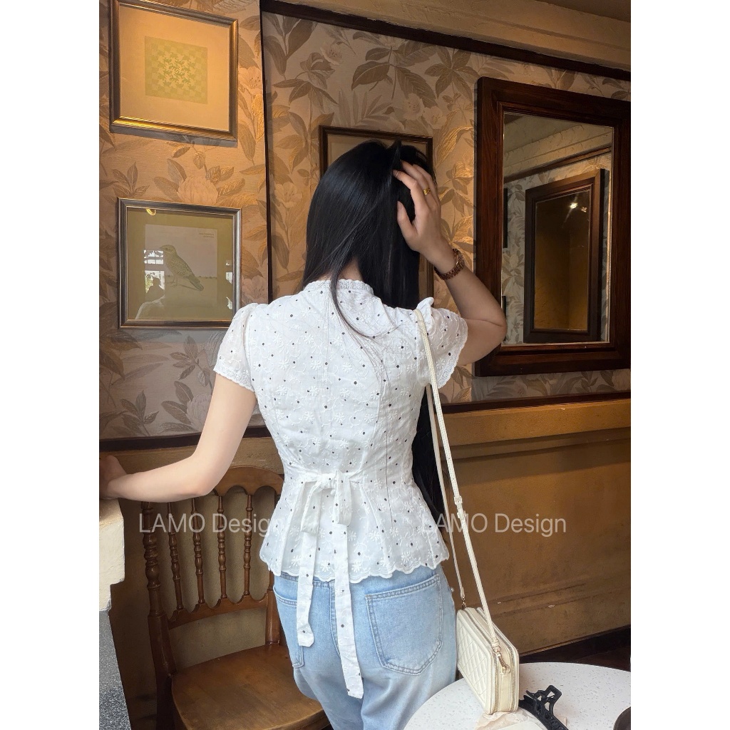 Áo sơ mi cổ V xô hoa thêu chấm bi viền ren trẻ trung LAMO - B1567 | BigBuy360 - bigbuy360.vn