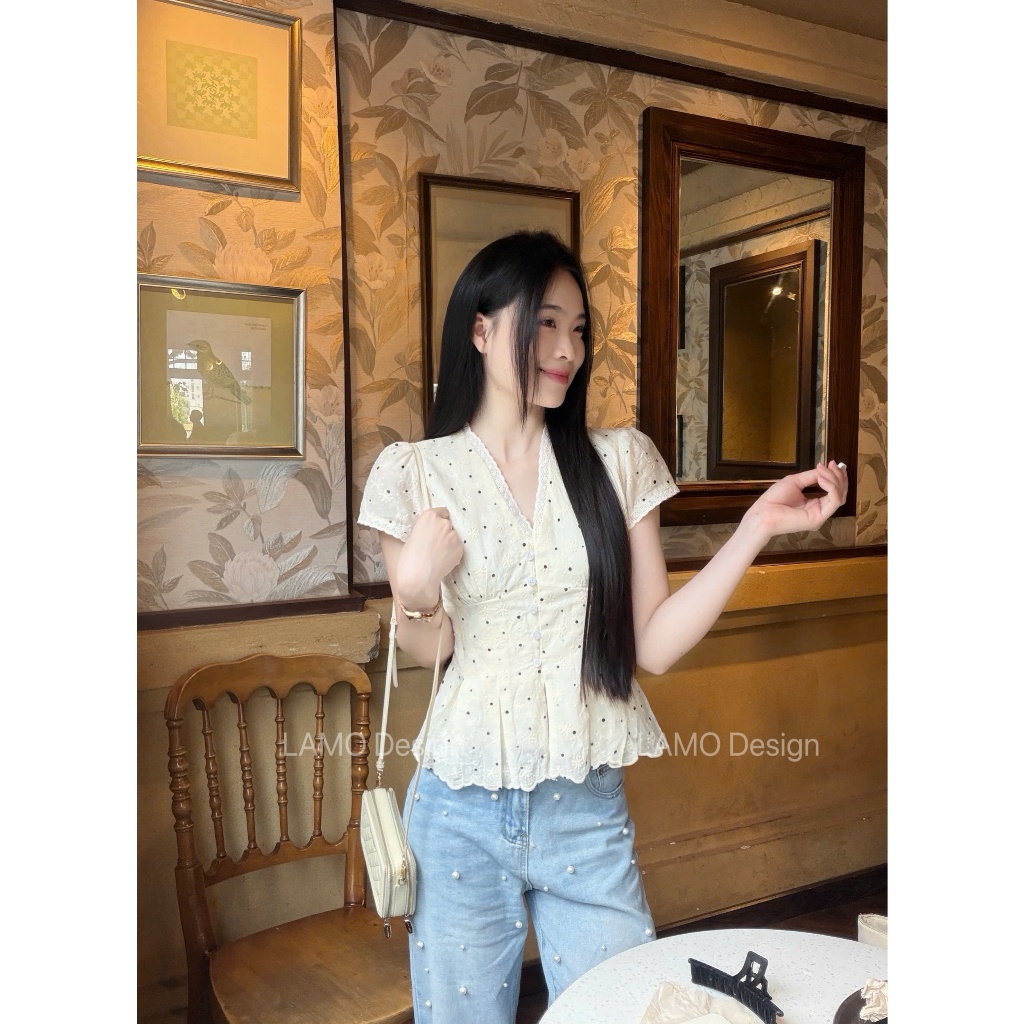 Áo sơ mi cổ V xô hoa thêu chấm bi viền ren trẻ trung LAMO - B1567 | BigBuy360 - bigbuy360.vn