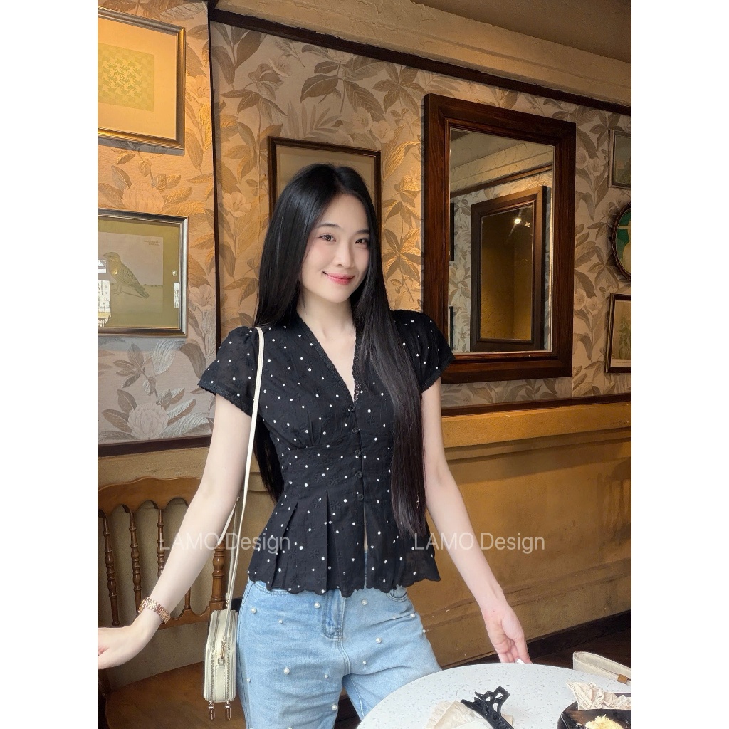 Áo sơ mi cổ V xô hoa thêu chấm bi viền ren trẻ trung LAMO - B1567 | BigBuy360 - bigbuy360.vn