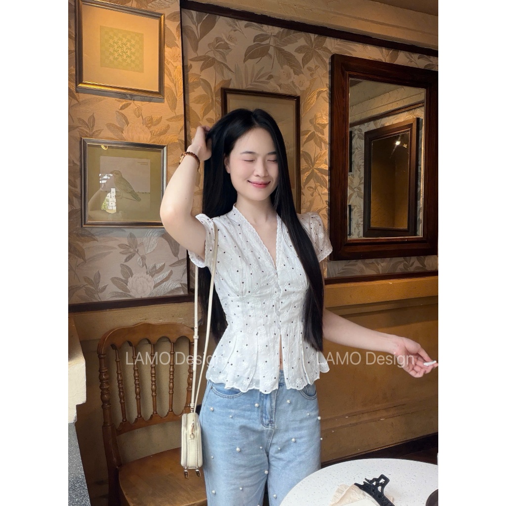 Áo sơ mi cổ V xô hoa thêu chấm bi viền ren trẻ trung LAMO - B1567 | BigBuy360 - bigbuy360.vn