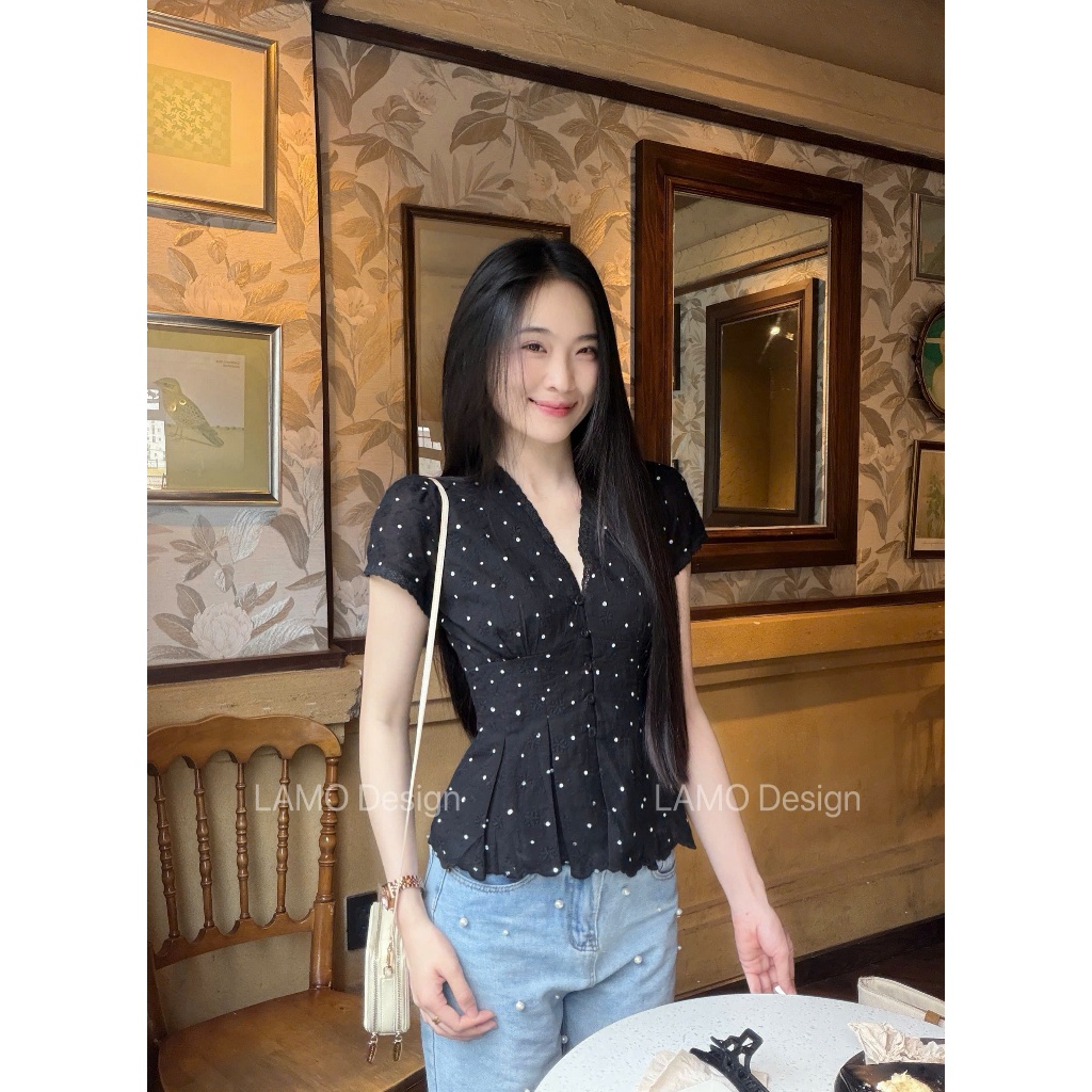 Áo sơ mi cổ V xô hoa thêu chấm bi viền ren trẻ trung LAMO - B1567 | BigBuy360 - bigbuy360.vn