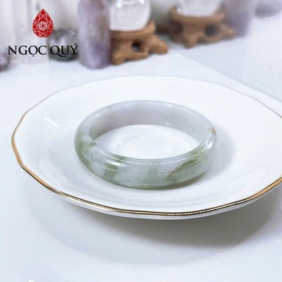 Vòng cẩm thạch A Myanmar - Ngọc phỉ thúy type A bản he điểm xanh dầu ni 54 -59 mm - Ngoc Quý