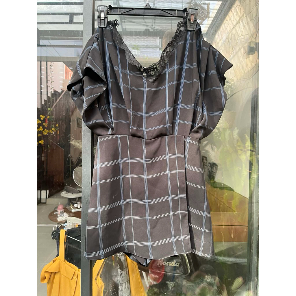 Thanh lý elise jumsuit size s, thanh lý áo liền quần size s