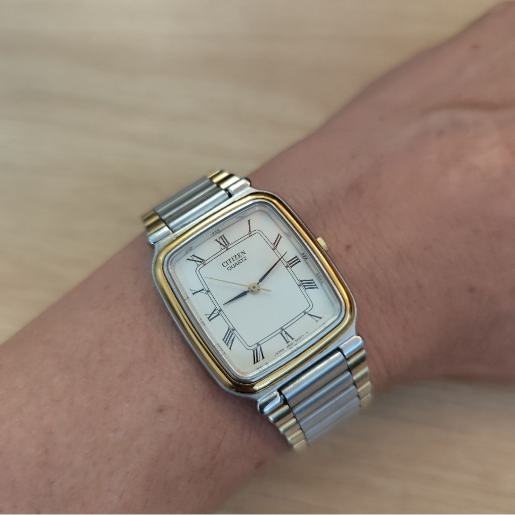 Đồng hồ nam Citizen, phôm tank size 28x36, nguyên zin dây khoá.