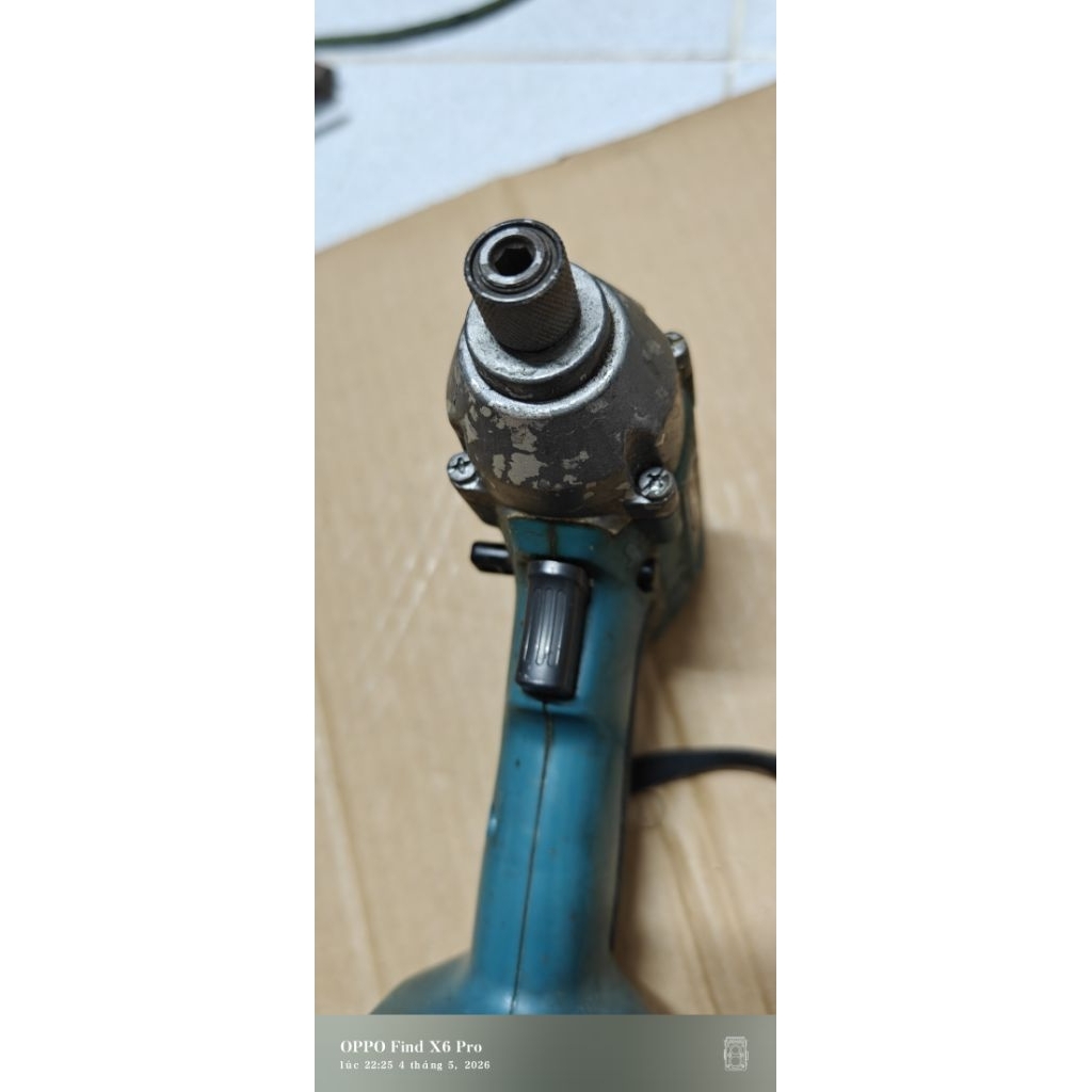 thân máy và vỏ pin máy bắn vít dùng pin Makita 6916D than ngoài 12V Nhật Bản hoạt động tốt
