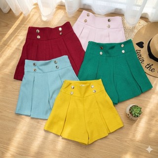 Quần short xếp ly giả váy đính nút