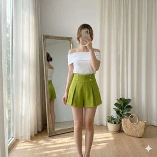 Quần short xếp ly giả váy đính nút