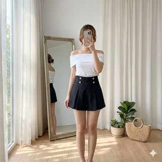 Quần short xếp ly giả váy đính nút