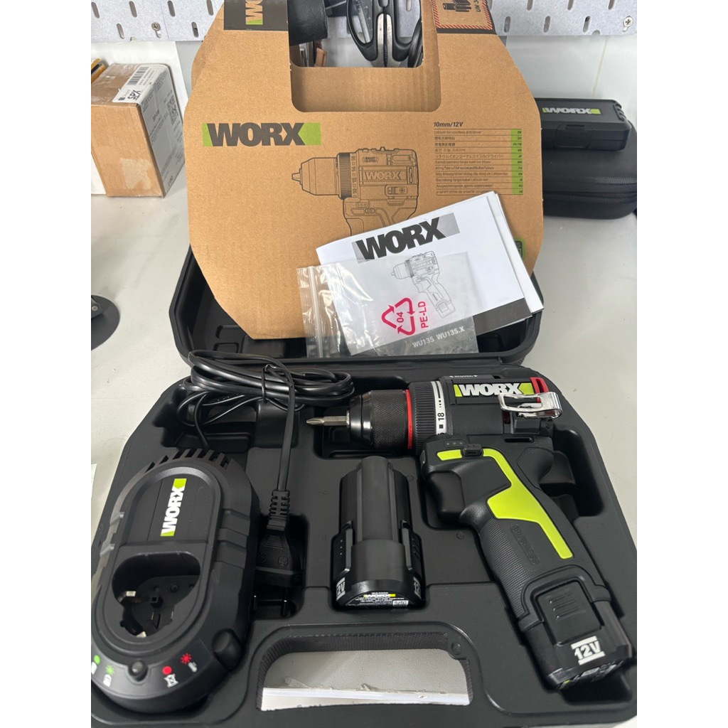 Máy khoan pin Worx WU135