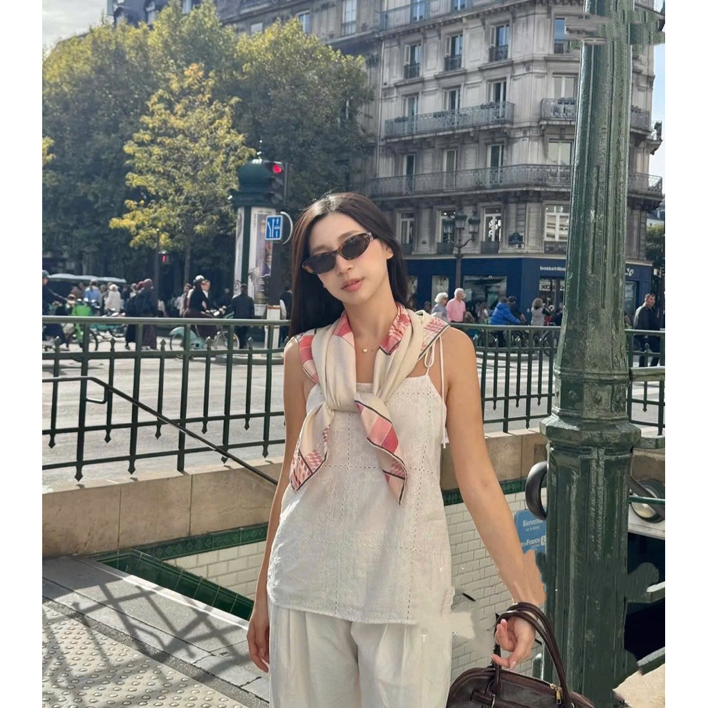 (Hàng đẹp sẵn) Áo hai dây nữ thô boi họa tiết dập thêu buộc dây vai basic phù hợp đi biển, cafe sống ảo HELLY TOP | BigBuy360 - bigbuy360.vn