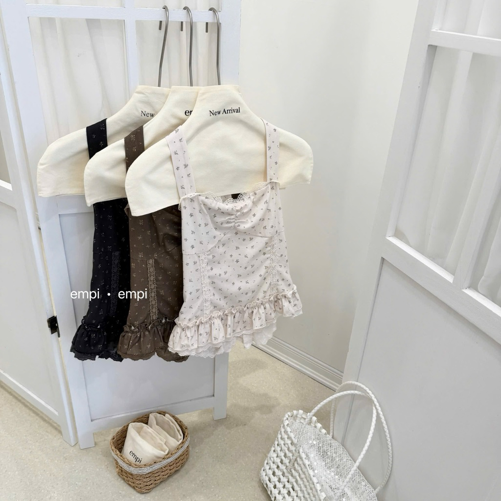 [Pre oder] 𝐁𝐞𝐭𝐭𝐲 𝐬𝐭𝐮𝐝𝐢𝐨 | 80113 ÁO YẾM HOA NHÍ CHUN LƯNG CHUẨN HÀNG QCCC L1