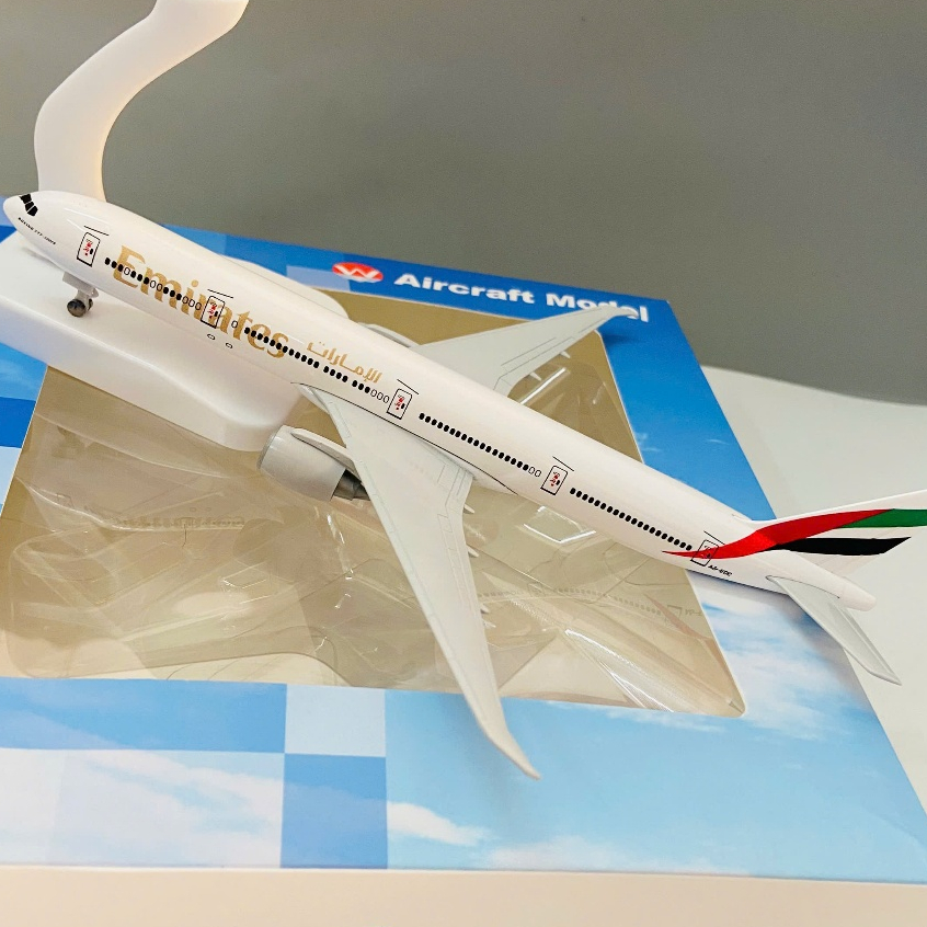Máy Bay Mô Hình Kim Loại Boeing 777 Emirates Airines 20CM Tỉ Lệ Đúc Khuôn 1/400 Có Bánh Xe