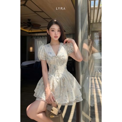 LYRA - Váy tiểu thư tay bồng bo chun dáng phồng xoè tự nhiên phối nơ nhẹ nhàng mặc đi chơi đi biển VSYVD0265