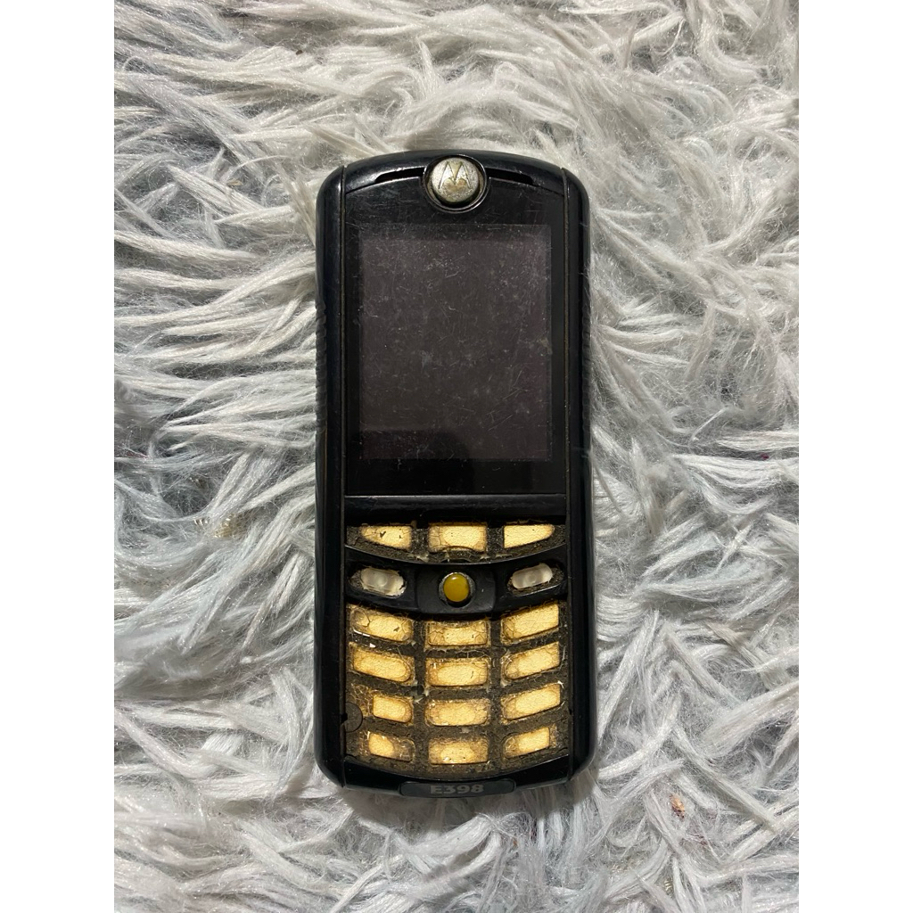 Xác Motorola E398 k thấy lên, máy k bin đủ nắp, ae lấy đồ