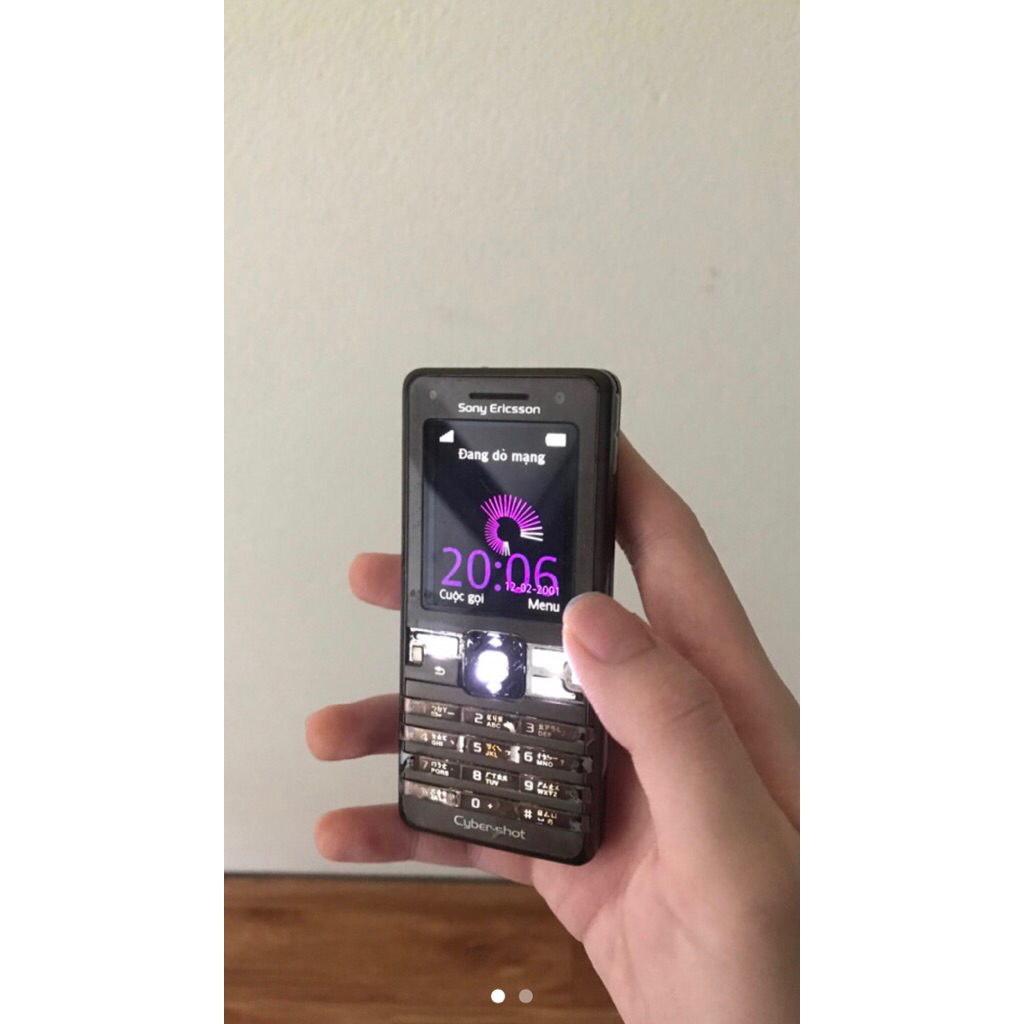 (vui lòng đọc mô tả)Điện thoại cũ Sony Ericcson K750i mất vài phím như hình