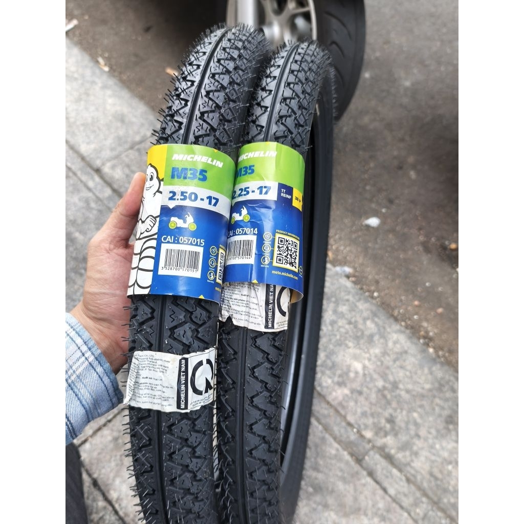 Vỏ Michelin M35 Chính Hãng Size Trước 2.25 -  Sau 2.50 Bản 17 ( 1 Cặp )