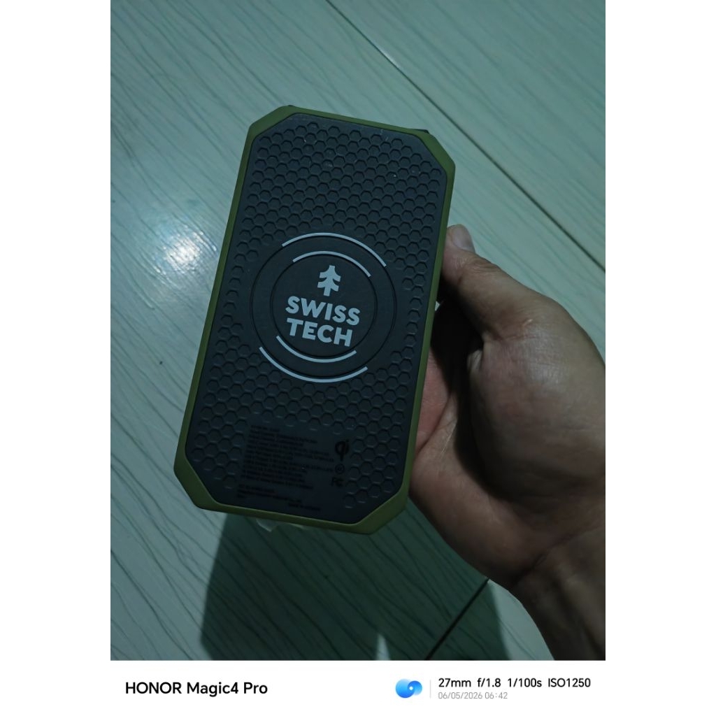 sạc dự phòng SWISS TECH hàng 99%