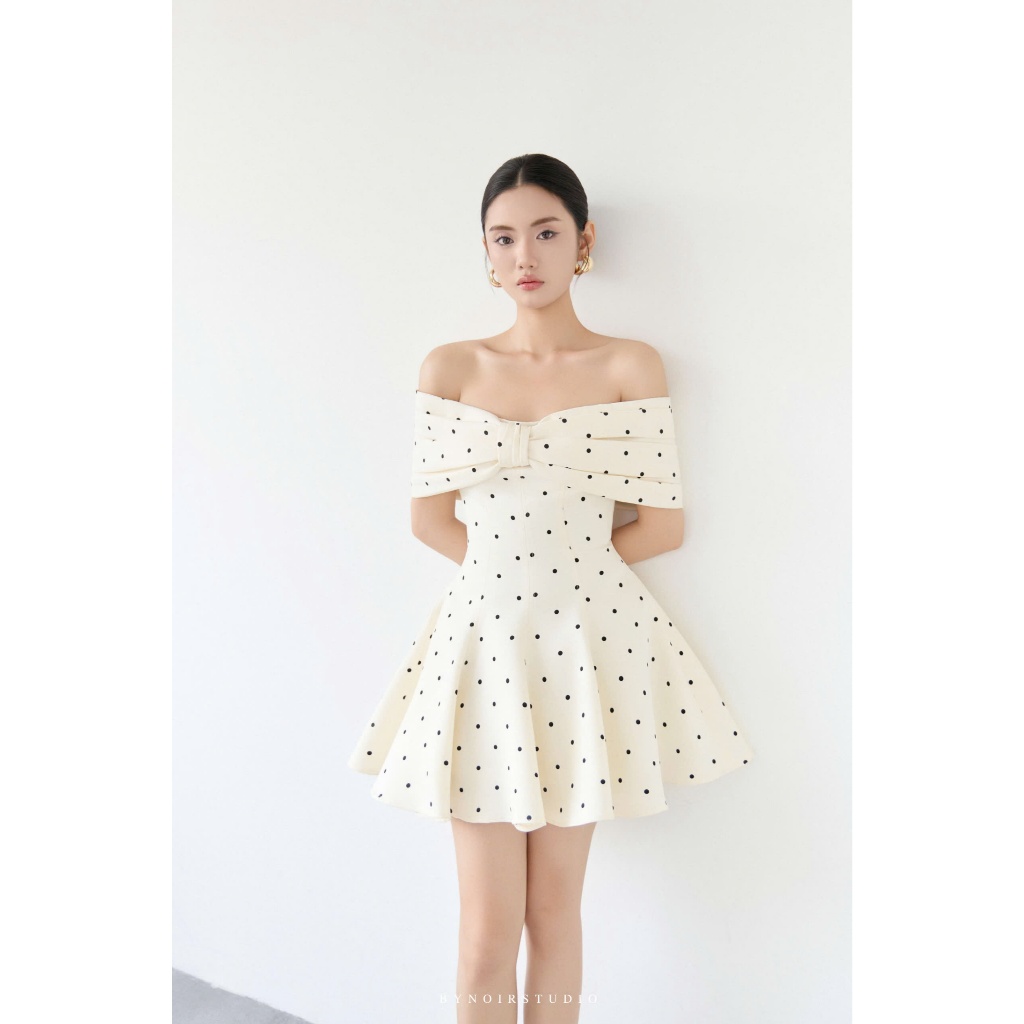 Bynoir Studio - Váy nữ trễ vai nơ ngực chiết eo dáng xoè ngắn