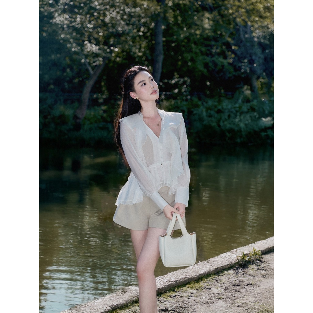 Áo Sơ Mi Chất Tơ Chiffon Thiết Kế Cổ V Phối Bèo Tiểu Thư Tay Bồng Màu Trắng - Irene Top | BigBuy360 - bigbuy360.vn