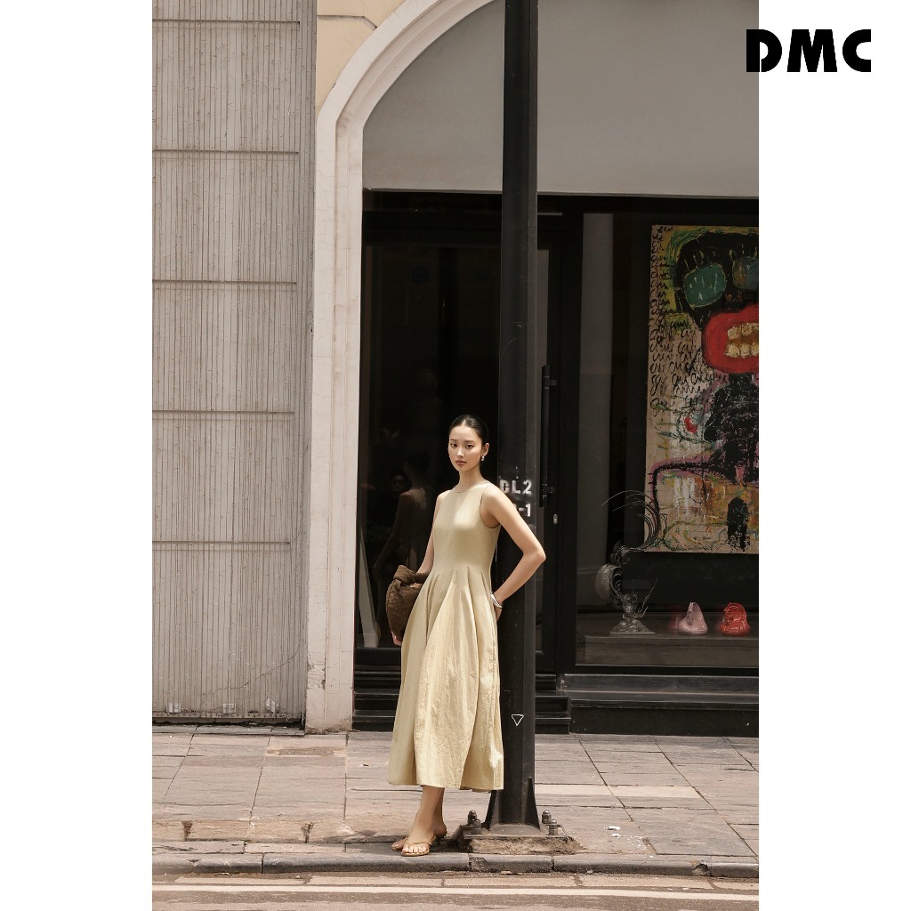 Đầm xòe nữ sát nách DMC (Beige Raw Flared Dress)