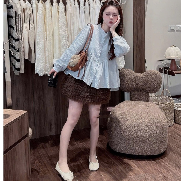 𝙏𝒉𝙖𝒐𝙫𝒊_𝑼𝙡𝒍𝙯𝒂𝙣𝒈// Áo sơ mi nữ A.830, Áo sơ mi cổ tròn tay dài bo nhẹ dáng babydoll phối cúc bọc vải thô boil Siêu HOTHIT | BigBuy360 - bigbuy360.vn