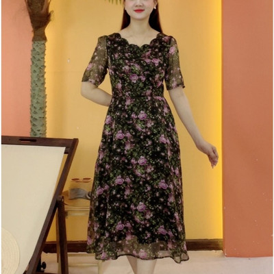 Đầm xòe trung niên cho mẹ - Cổ sóng nước tay lỡ - Đen hoa tím - TTV2064