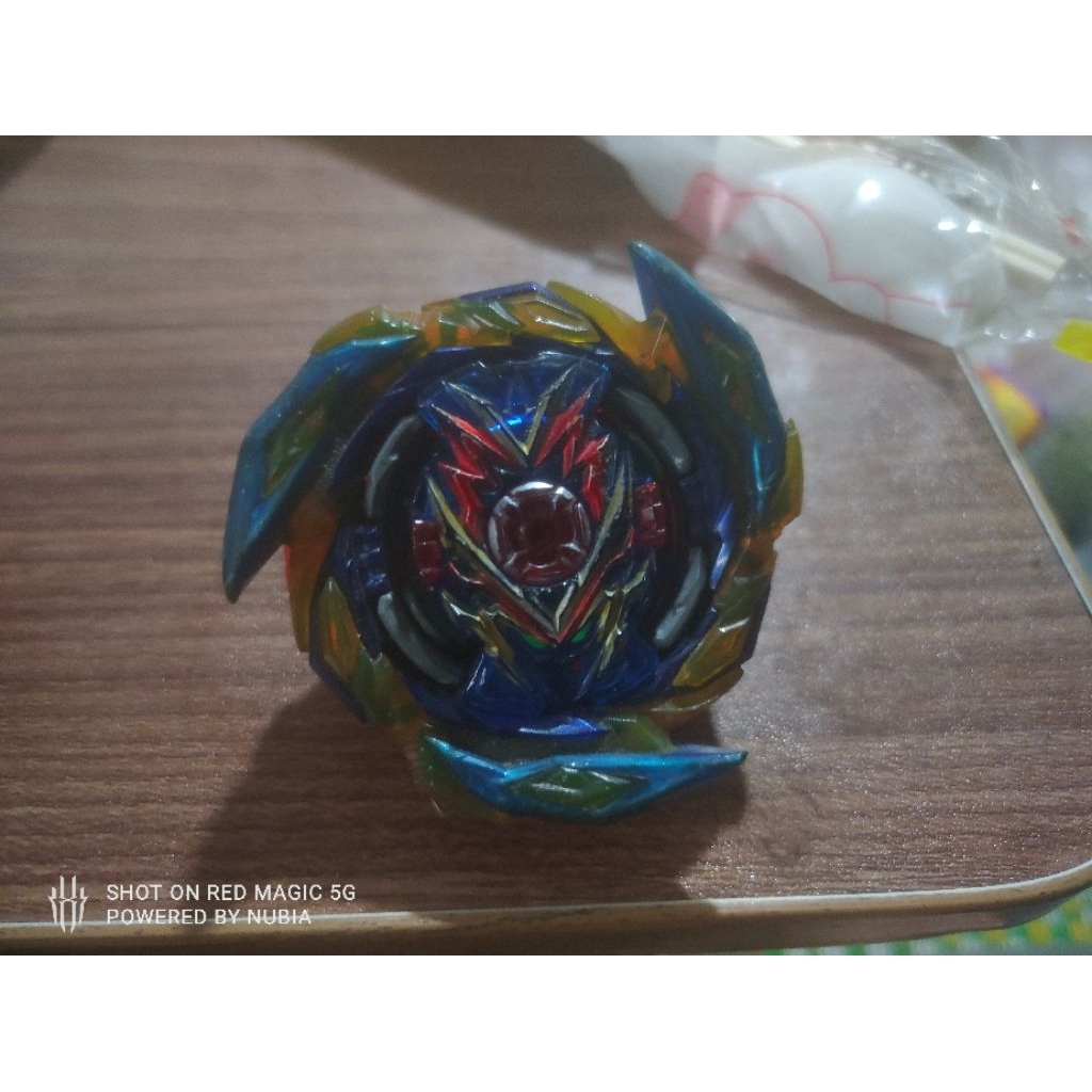 Con quay Beyblade Burst Takara Tomy Chính hãng Brave Valkyrie (Đã qua sử dụng)