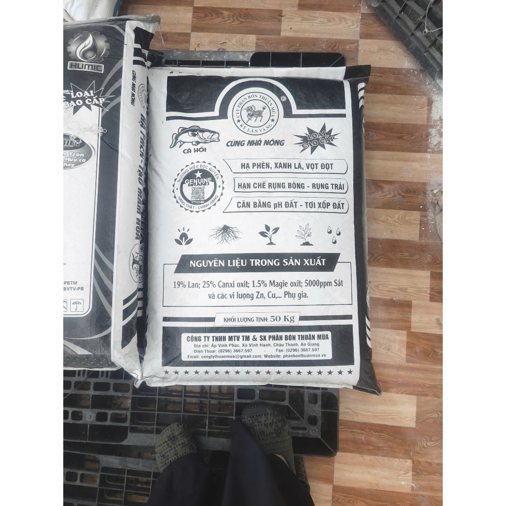 Lân đen Humic viên - Thuận Mùa (chiết lẻ từ bao 50kg)