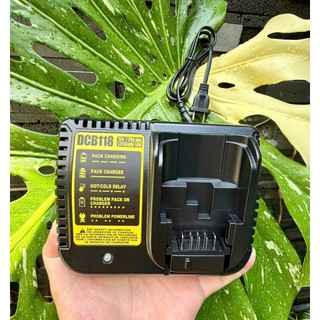 Sạc Dewalt DCB118- 3A , điện 220v. BN.