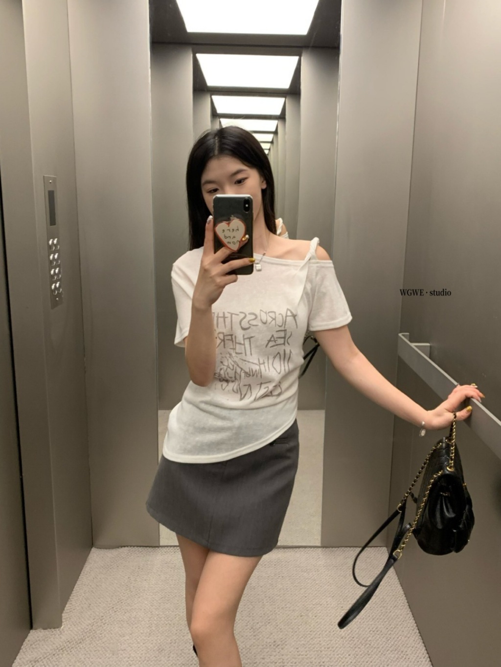 Áo Thun Lệch Vai WGWE Fashion Form Rộng - Áo Phông Nữ Trễ Vai Họa Tiết Chữ Ulzzang 9442 | BigBuy360 - bigbuy360.vn