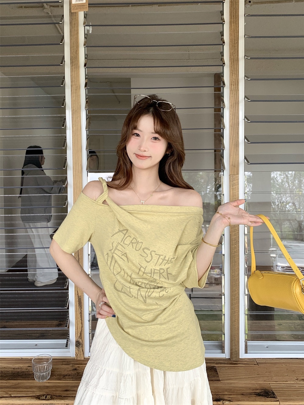 Áo Thun Lệch Vai WGWE Fashion Form Rộng - Áo Phông Nữ Trễ Vai Họa Tiết Chữ Ulzzang 9442 | BigBuy360 - bigbuy360.vn
