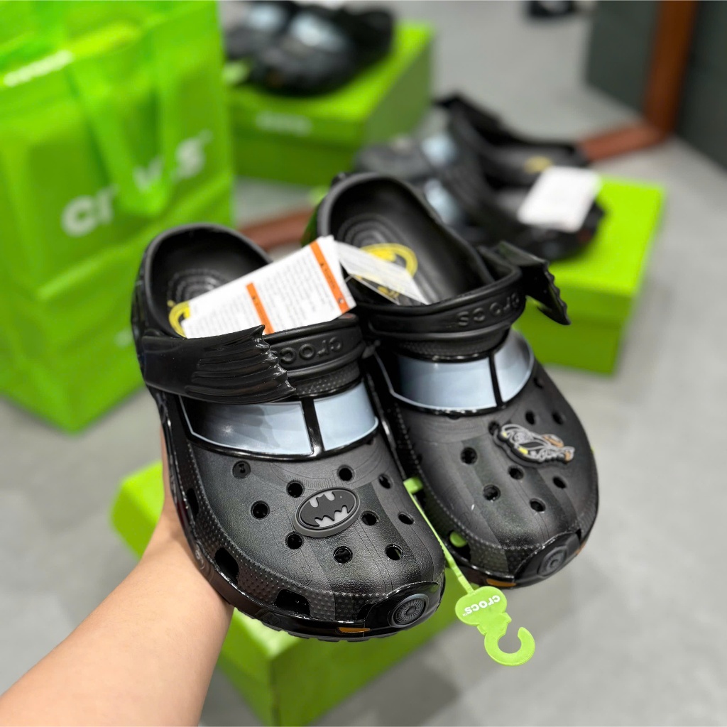 Dép Crocs Batman Đen Kèm Charm Siêu Đẹp - Dép Sục Nam Nữ Full Box Cao Cấp