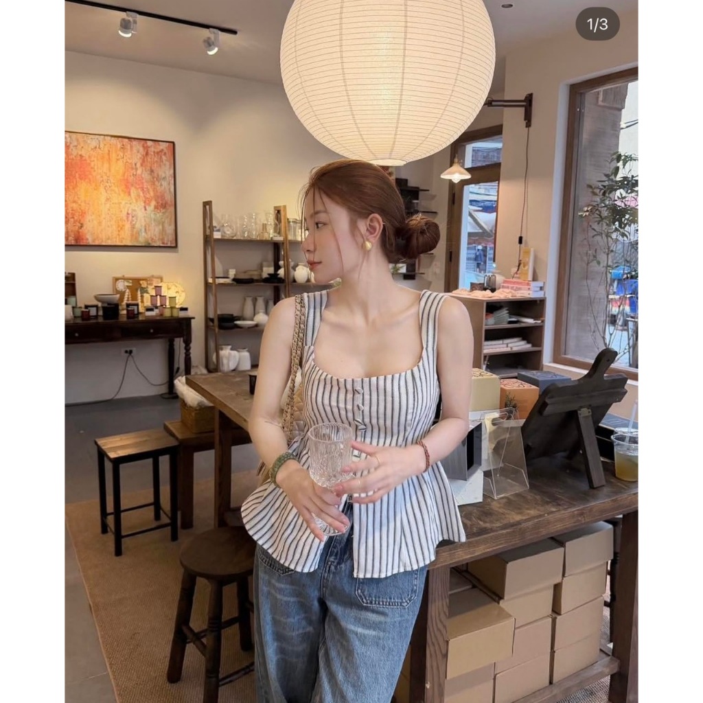ÁO 2 DÂY BẢN TO PEPLUM HỌA TIẾT KẺ SỌC CỔ VUÔNG PHỐI CÚC BỌC XẺ TÀ SIÊU XINH 2026 - DÀNH CHO NỮ | BigBuy360 - bigbuy360.vn