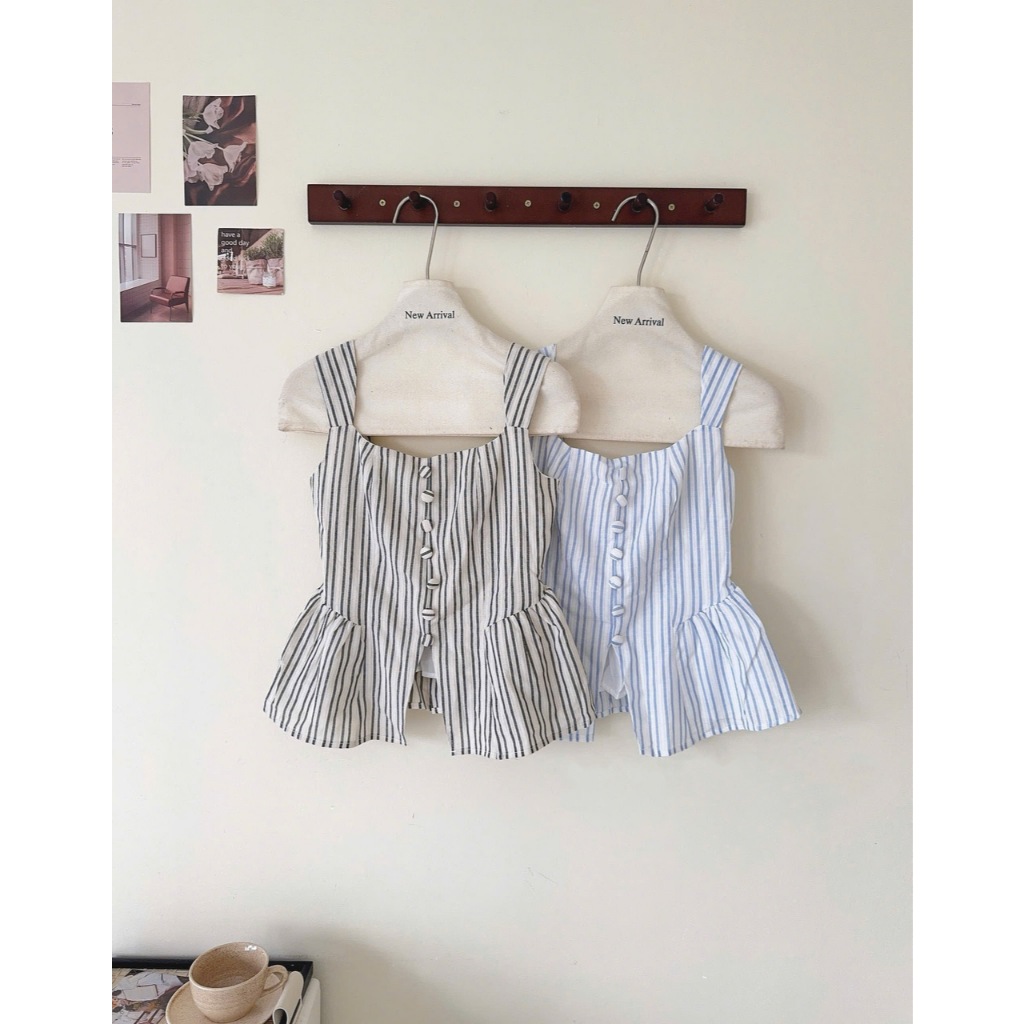 ÁO 2 DÂY BẢN TO PEPLUM HỌA TIẾT KẺ SỌC CỔ VUÔNG PHỐI CÚC BỌC XẺ TÀ SIÊU XINH 2026 - DÀNH CHO NỮ | BigBuy360 - bigbuy360.vn