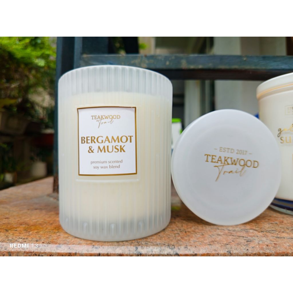 nến thơm Teakwood Trail với mùi hương Bergamot & Musk