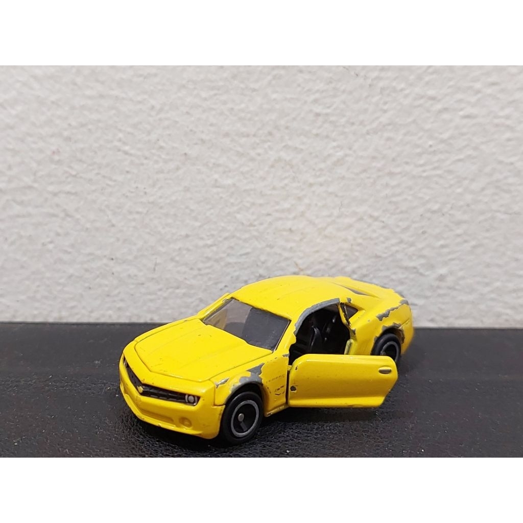 Xe mô hình Tomica No. 19 Chevrolet Camaro  - Made in Vietnam