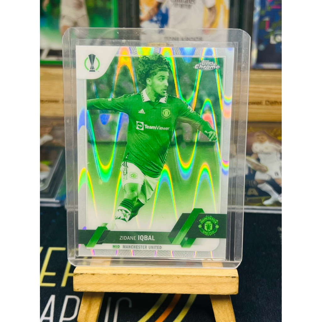 Thẻ bóng đá Zidane Iqbal Manchester United /225 Night Visions Topps Chrome UCC 2022/23