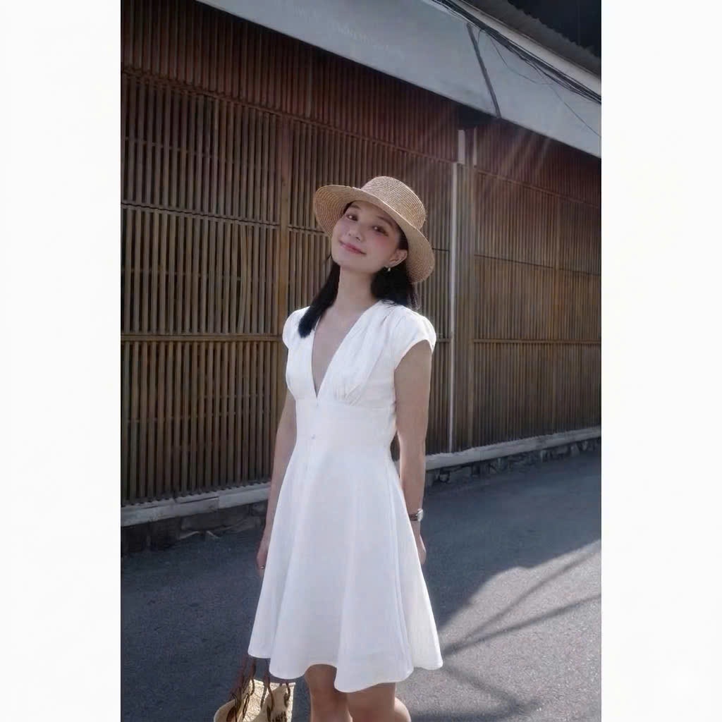 𝗨𝗿𝗶 𝗗𝗿𝗲𝘀𝘀 - Đầm Linen cổ V phối nút bọc