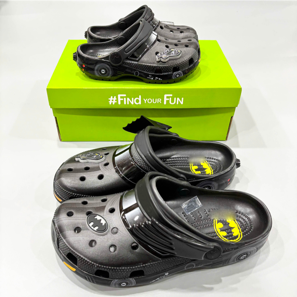 Dép suc đế thấp bít mũi nam nữ, sục batman tặng kèm charm sticker 3d nổi trang trí