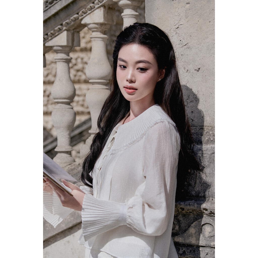 Áo Sơ Mi Tơ Chất Tơ Dáng Suông Cổ Bèo Thiết Kế Tay Áo Cách Điệu Bồng Veo's Màu Trắng - Mirae Shirt | BigBuy360 - bigbuy360.vn