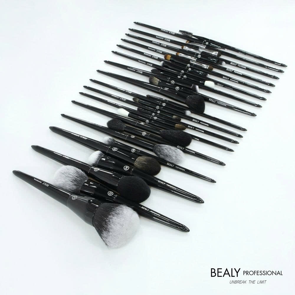 Bộ Cọ BEALY 32 Cây – Bộ Cọ Trang Điểm Chuyên Nghiệp Đầy Đủ Dung Chu Chumia
