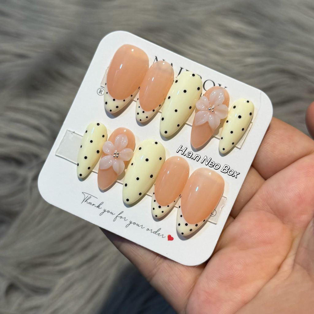 M63 Nail Box Hoa Chấm Bi ( From Nhọn Ngắn )