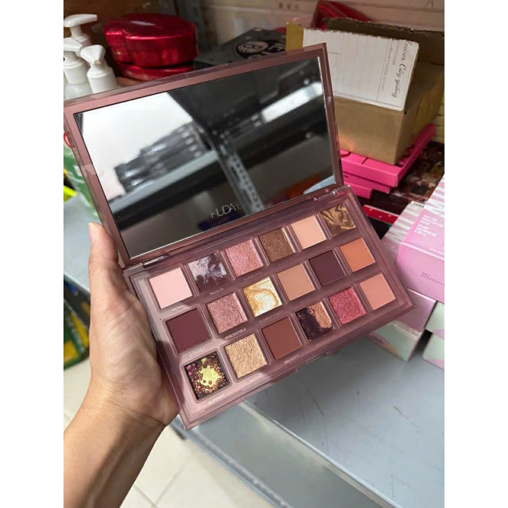 Huda Beauty Naughty Nude Eyes shadow Palette 18 ô