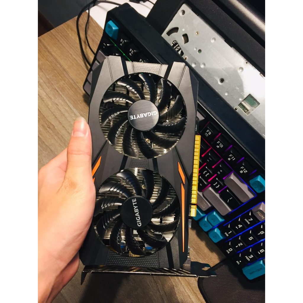 Card màn hình GIGA 1050TI 4GB