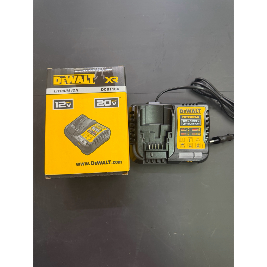 Sạc Dewalt DCB1104 chính hãng