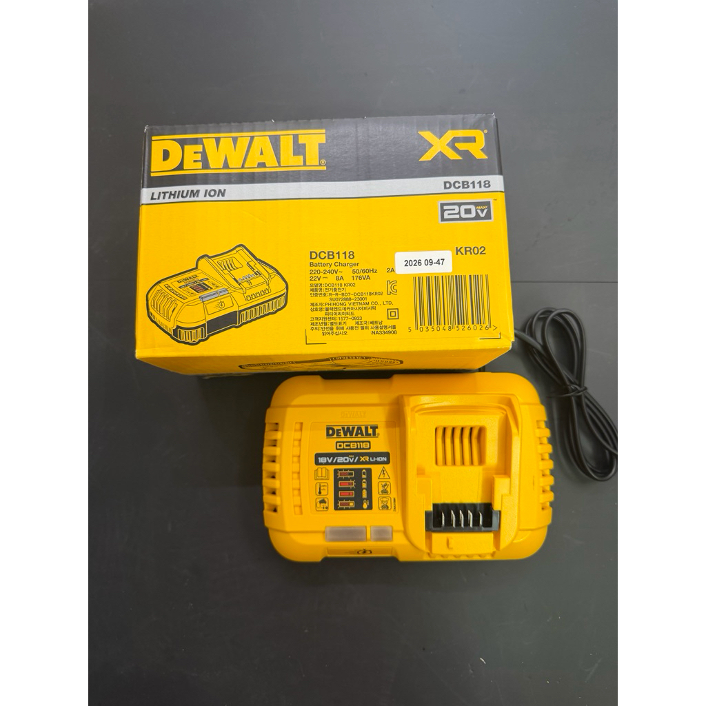 Sạc Dewalt DCB118 mới 100% bh chính hãng