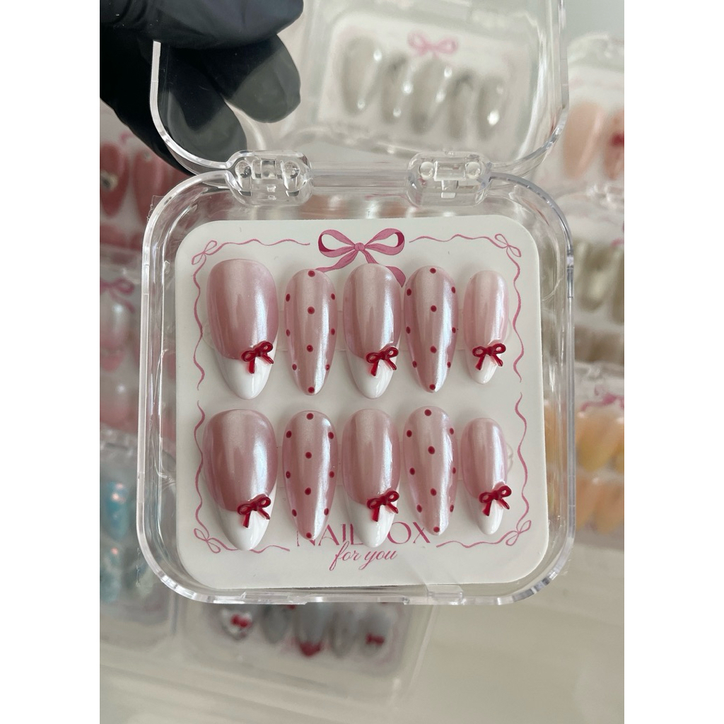 Nailbox Trucé thiết kế, nail french tráng gương french đầu móng, chấm bi, nơ đỏ